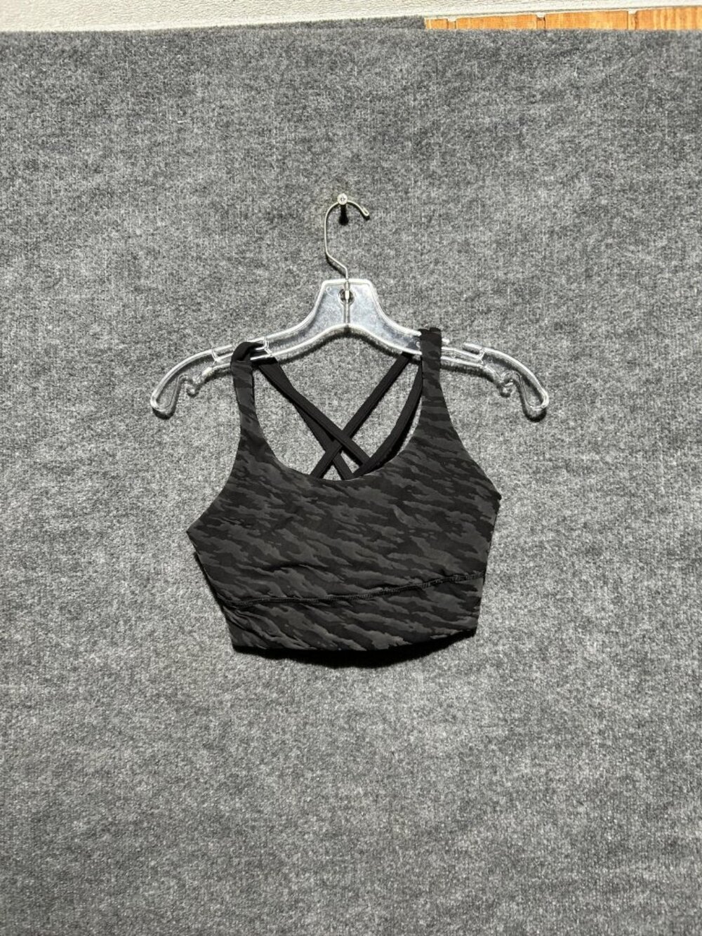 Lululemon Sports Bra Womens XS Black Camo Longline Criss Cross Strap Yoga